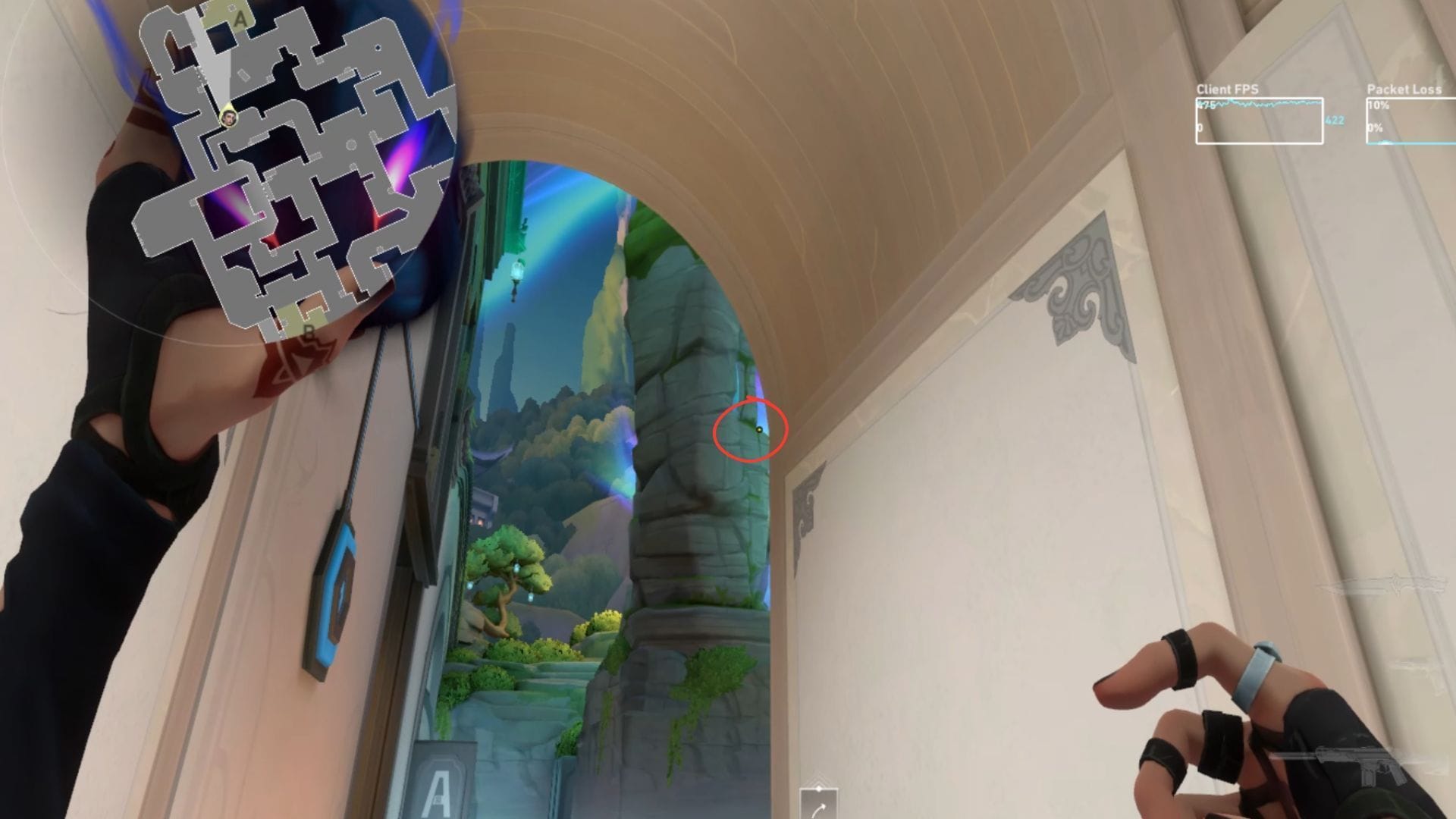   Mire no topo do pilar (Imagem via Sportskeeda Gaming || Riot Games)