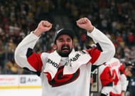 Seth Jarvis comemorando a vitória sobre os Vegas Golden Knights - Fonte: Getty