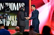 Leon Thomas recebe o prêmio de Melhor Artista Masculino de R&B/Pop de Jafaar Jackson no palco durante o BET Awards 2026 no Peacock Theatre em 28 de junho de 2026 em Los Angeles, Califórnia. (Fonte: Getty)