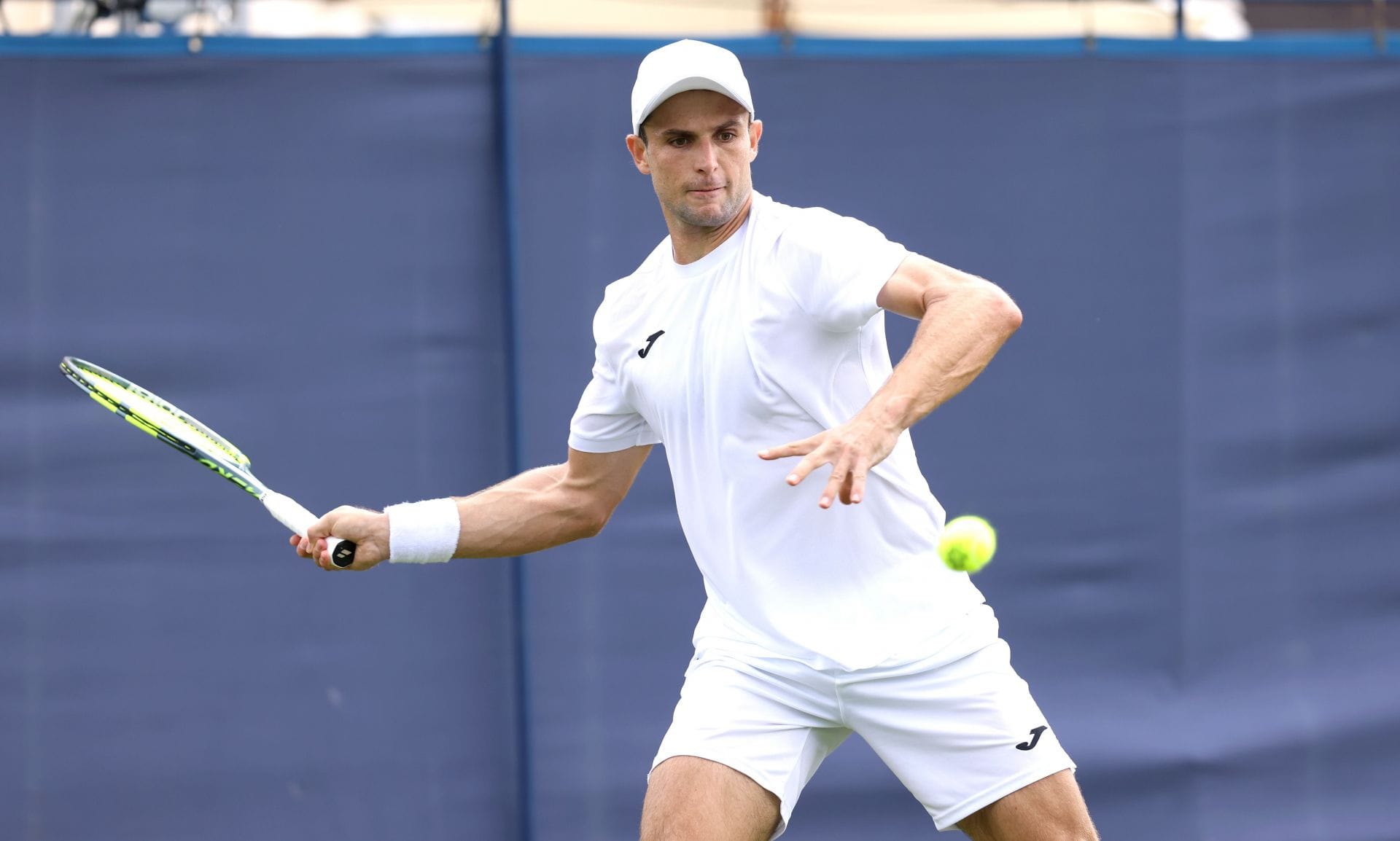 Aleksandar Vukic, da Austrália, durante o Lexus Eastbourne Open, na Inglaterra. (Foto de Getty Images)