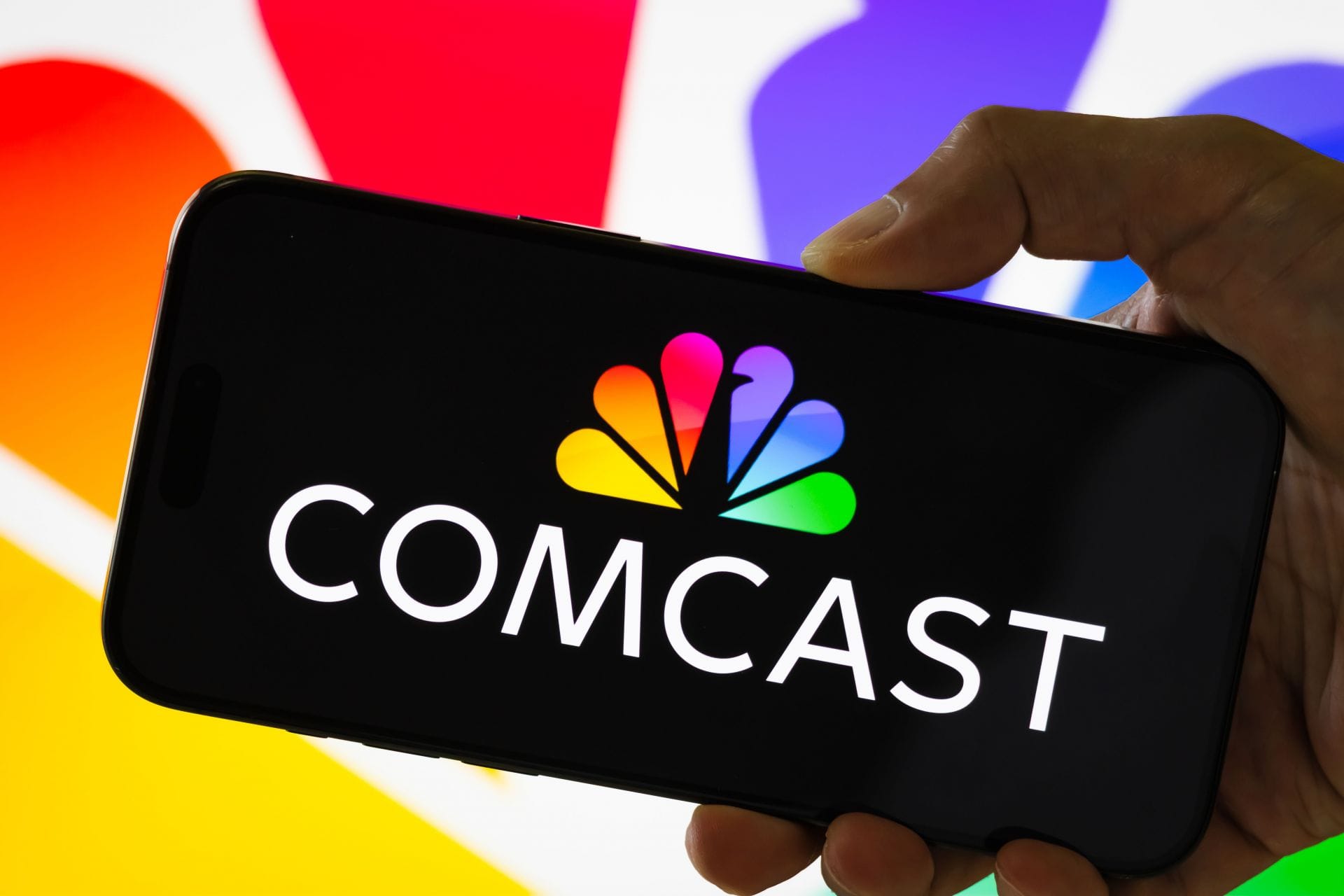 Comcast stocks surge over 25% after company announces split by spinning off NBCUniversal and Sky
