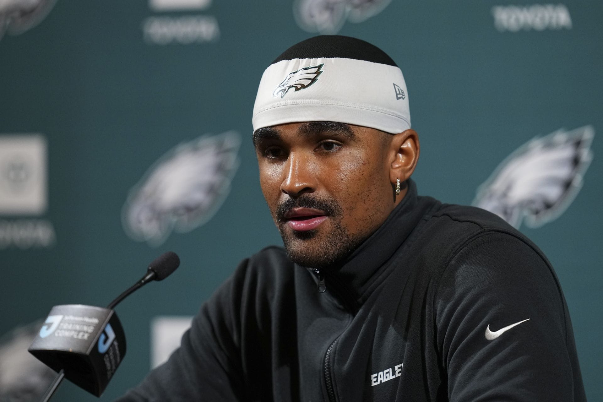 “No wonder A.J. Brown wanted out” “Already in midseason form”: NFL fans react as Jalen Hurts gets picked in 7v7 at Eagles OTAs