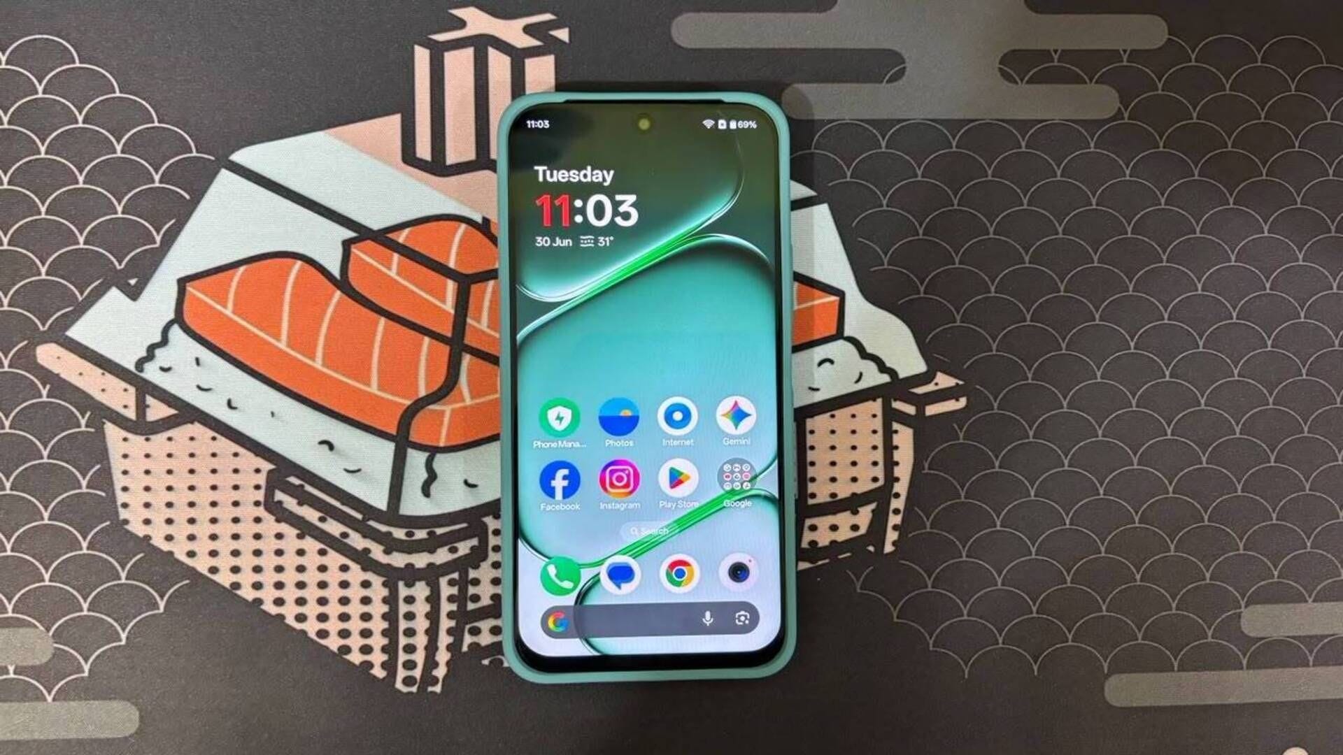 OnePlus N6 has a surprisingly decent display (Image via SK Tech || Anindit Sinha)