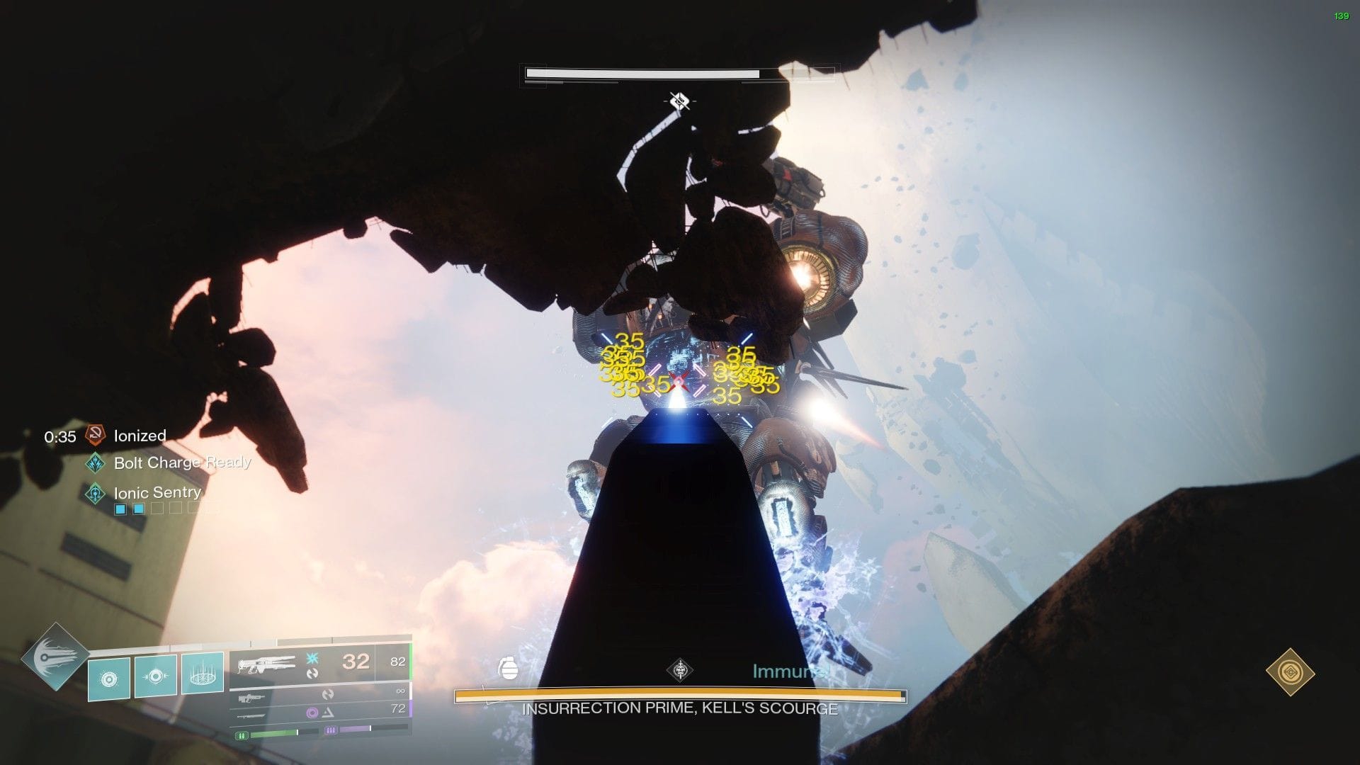 Insurrection Prime sofrendo danos através de seu escudo (Imagem via Bungie) 