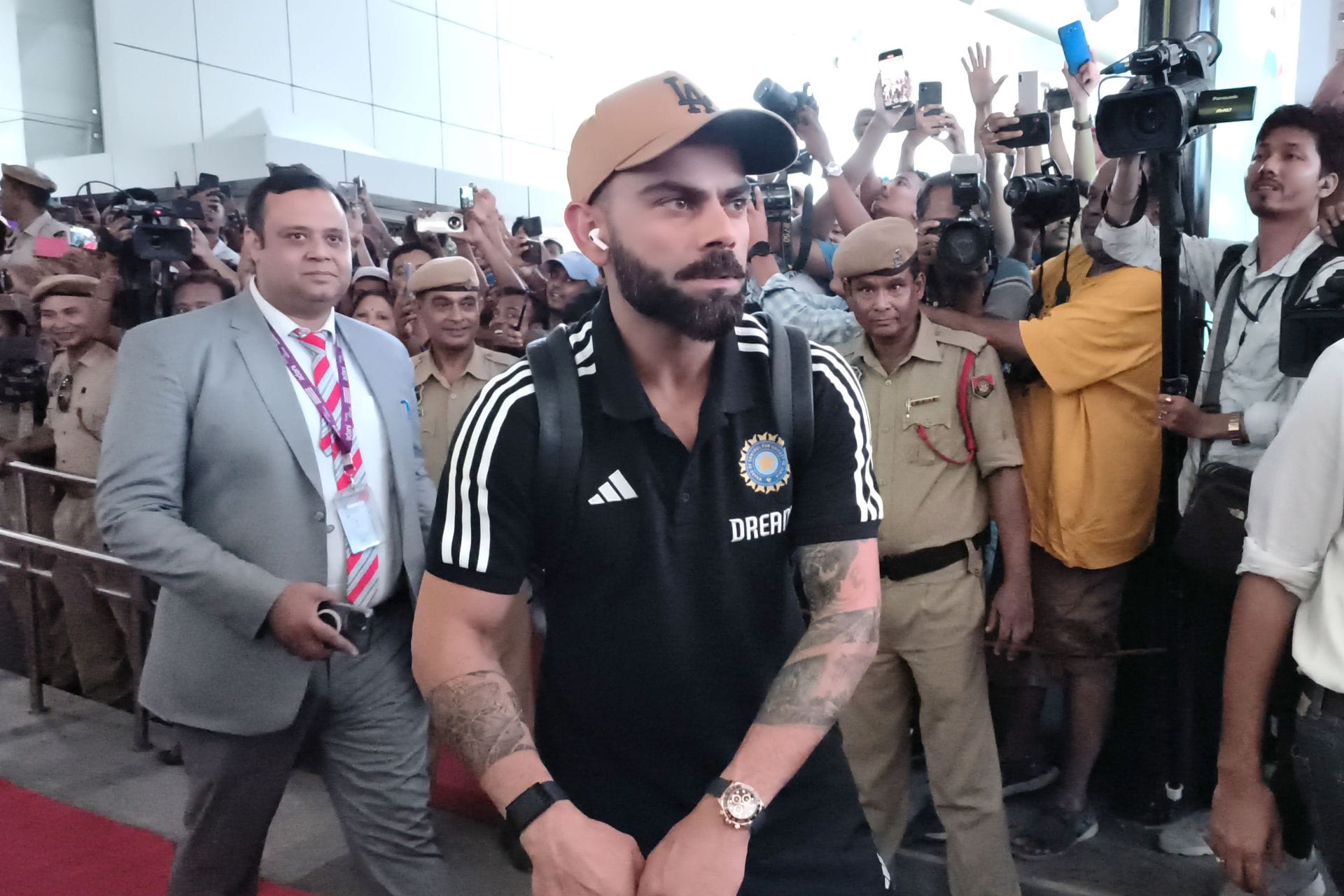 Virat Kohli spotted at Bengaluru airport ahead of fitness test for ENG vs IND 2026 ODIs [Watch]