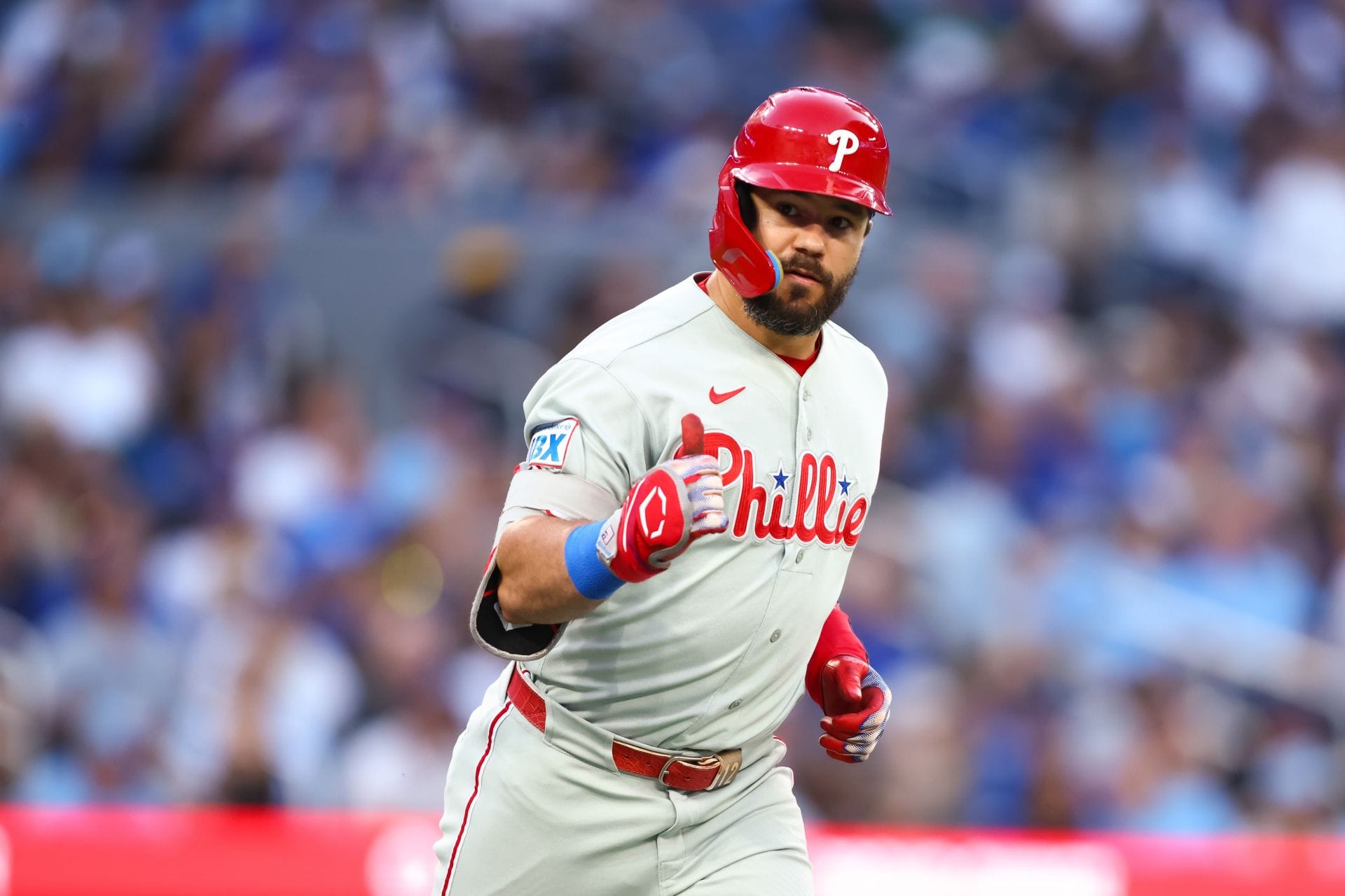 Kyle Schwarber em ação pelo Philadelphia Phillies - Fonte: Getty