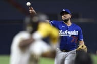 Miguel Rojas lançando contra o San Diego Padres no sábado - Fonte: Getty