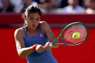 Emma Raducanu da Grã-Bretanha durante o Campeonato HSBC no The Queen's Club em Londres, Inglaterra. (Foto de Getty Images)