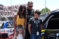 Kyle Busch, sua esposa, Samantha Busch, filha, Lennix Busch e filho, Brexton Busch em North Wilkesboro Speedway em 17 de maio de 2025. - Fonte: Getty