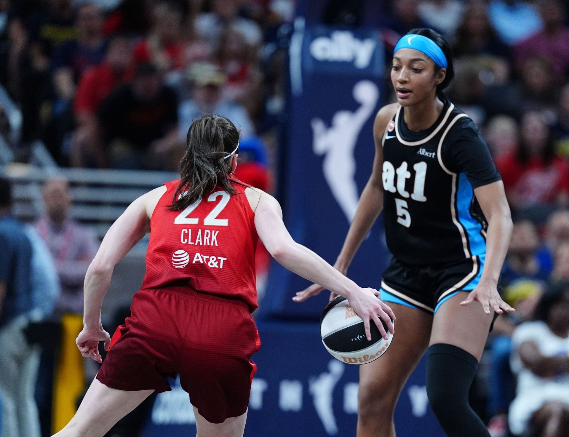 "No wonder her spine is hurting", "She's rejecting a baptism" - WNBA Fans Roast Caitlin Clark For Awkward Flop-and-Miss Possession Against Angel Reese