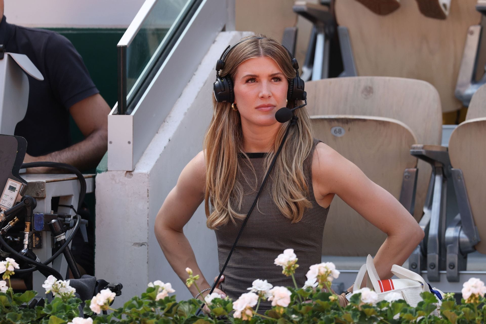 Baffled Eugenie Bouchard drops 4-word reaction after sick Matteo Arnaldi shares room with Flavio Cobolli before French Open final