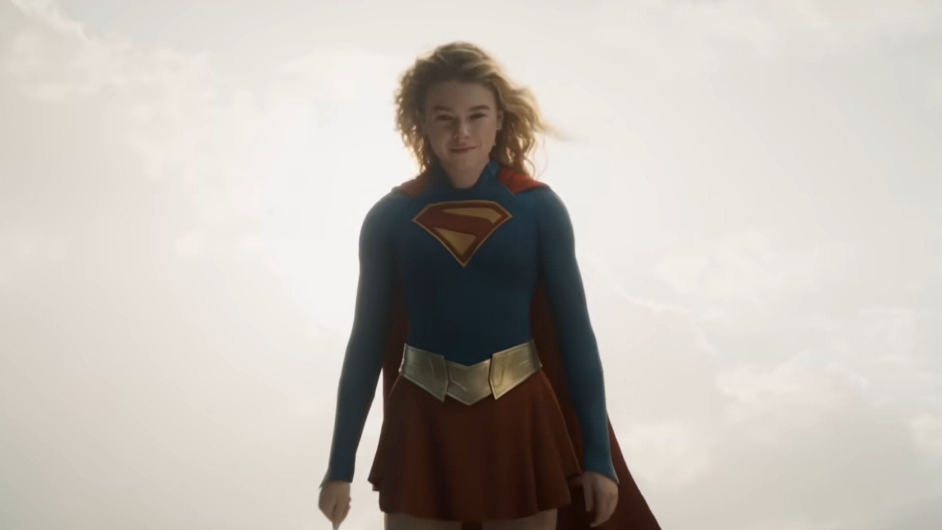 Milly Alcock estrela como Supergirl (imagem via YouTube/DC, Warner Bros)