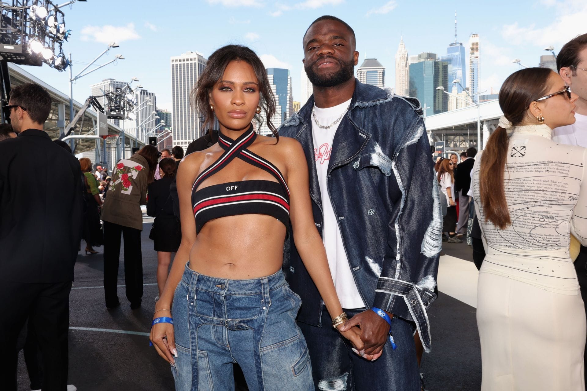 Ayan Broomfield e Frances Tiafoe participam do desfile da Off-White em Nova York. (Foto de Getty Images)