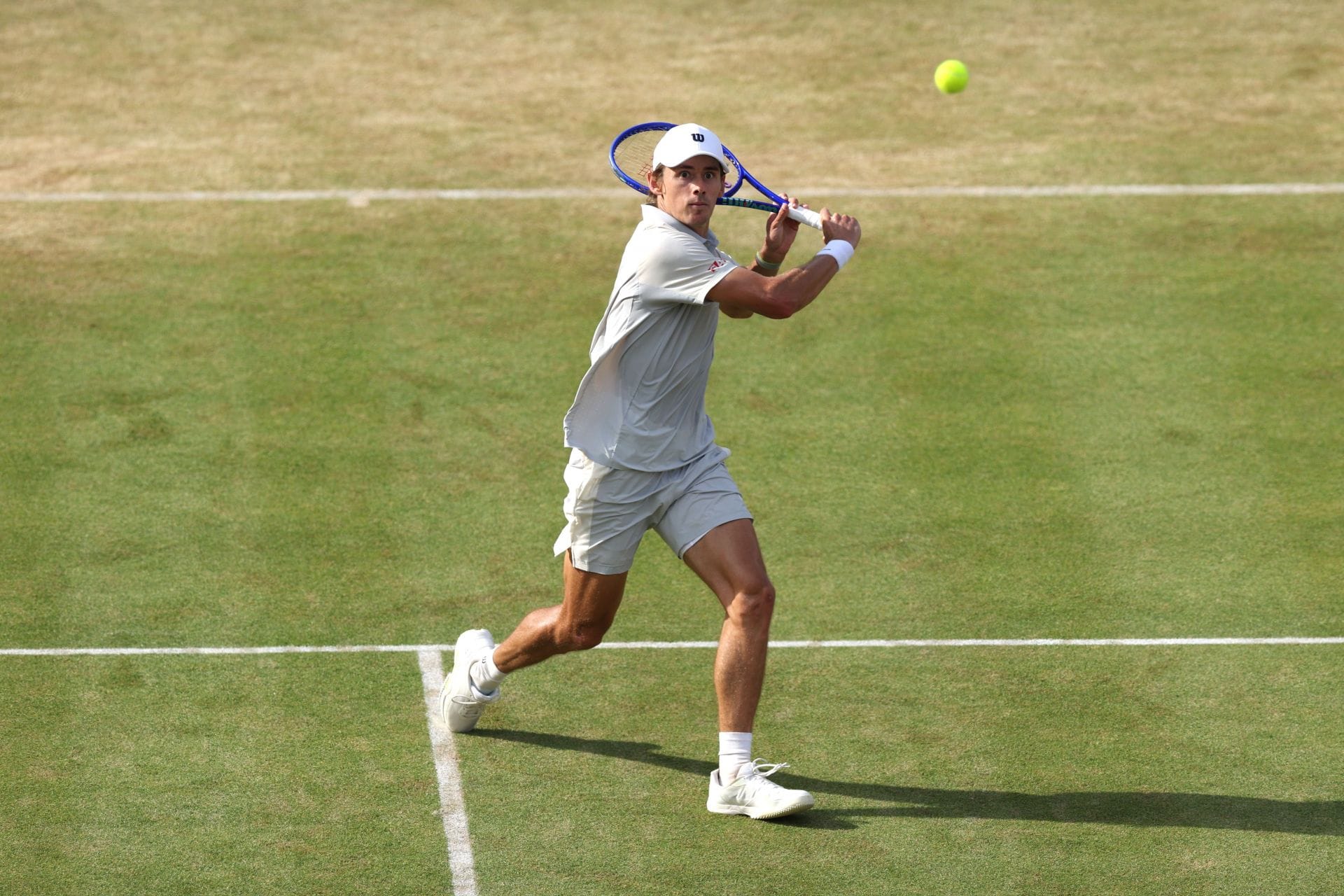 Alex de Minaur in action at the 2026 Queen's Club Championships (Source: Getty)