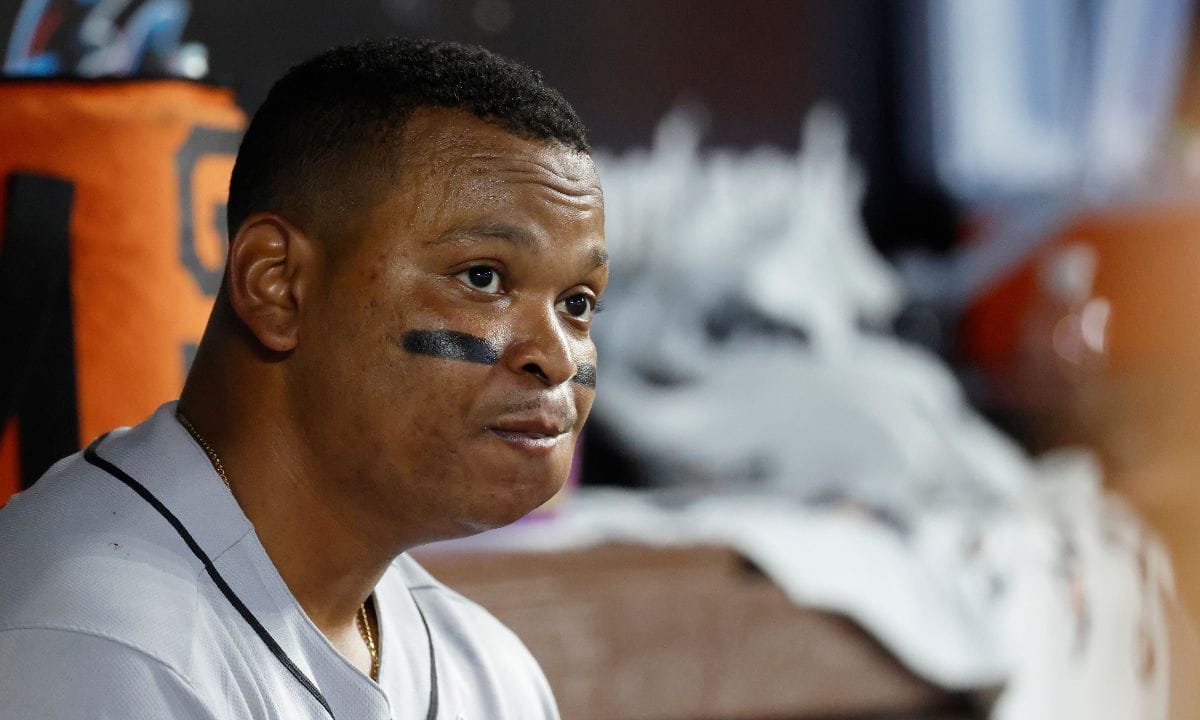 "This clown is making excuses for Rafael Devers" - Fans blast Giants skipper for defending $313.5M star's bizarre actions during Marlins game
