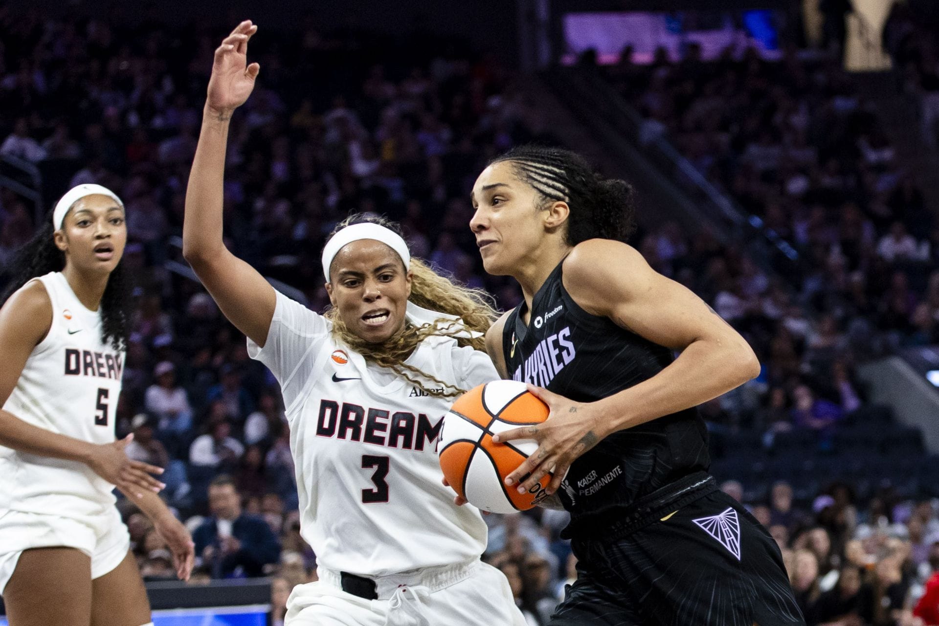 "Just Like She Choked 2024 Olympics": Angel Reese Fans Wrongly Accuse Gabby Williams of Directing Choking Gesture at Dream Star 