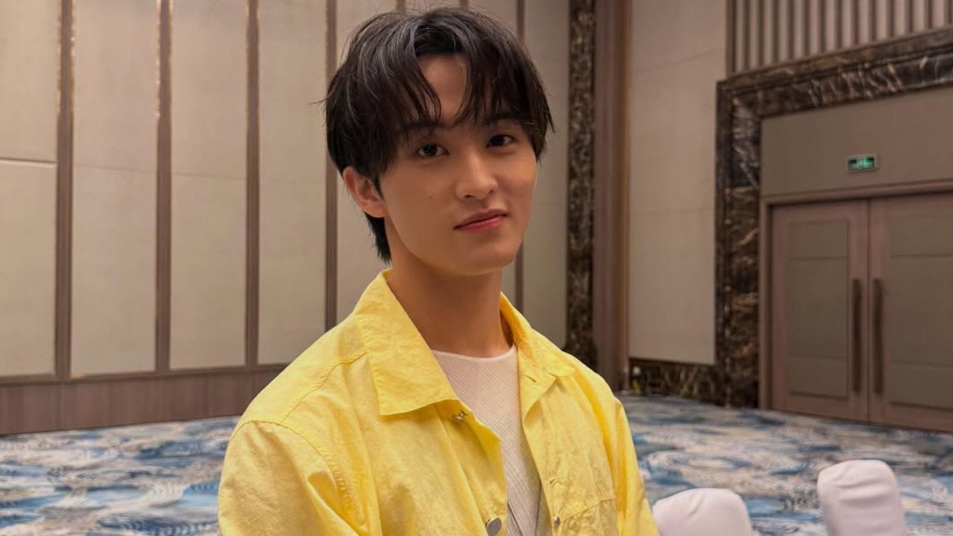 "This one's actually crazy"- Internet reacts as former NCT member Mark Lee gets spotted wearing a Confederate flag t-shirt