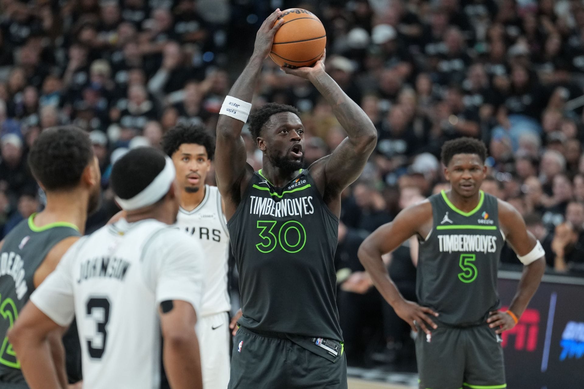 "Ja and Ant Would Be Diabolical": NBA Fans React as Timberwolves Reportedly Salary Dump Julius Randle in Potential Big Picture Move 