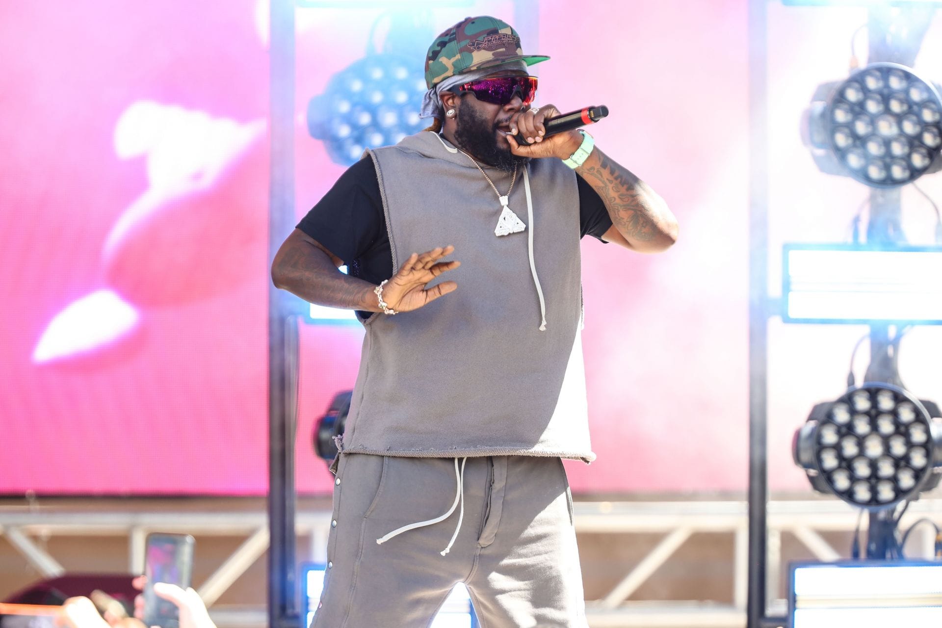 T-Pain asks DoorDash to "Stop" after they deliver New Zealand-themed packages including Tim-Tam and kiwis to his house