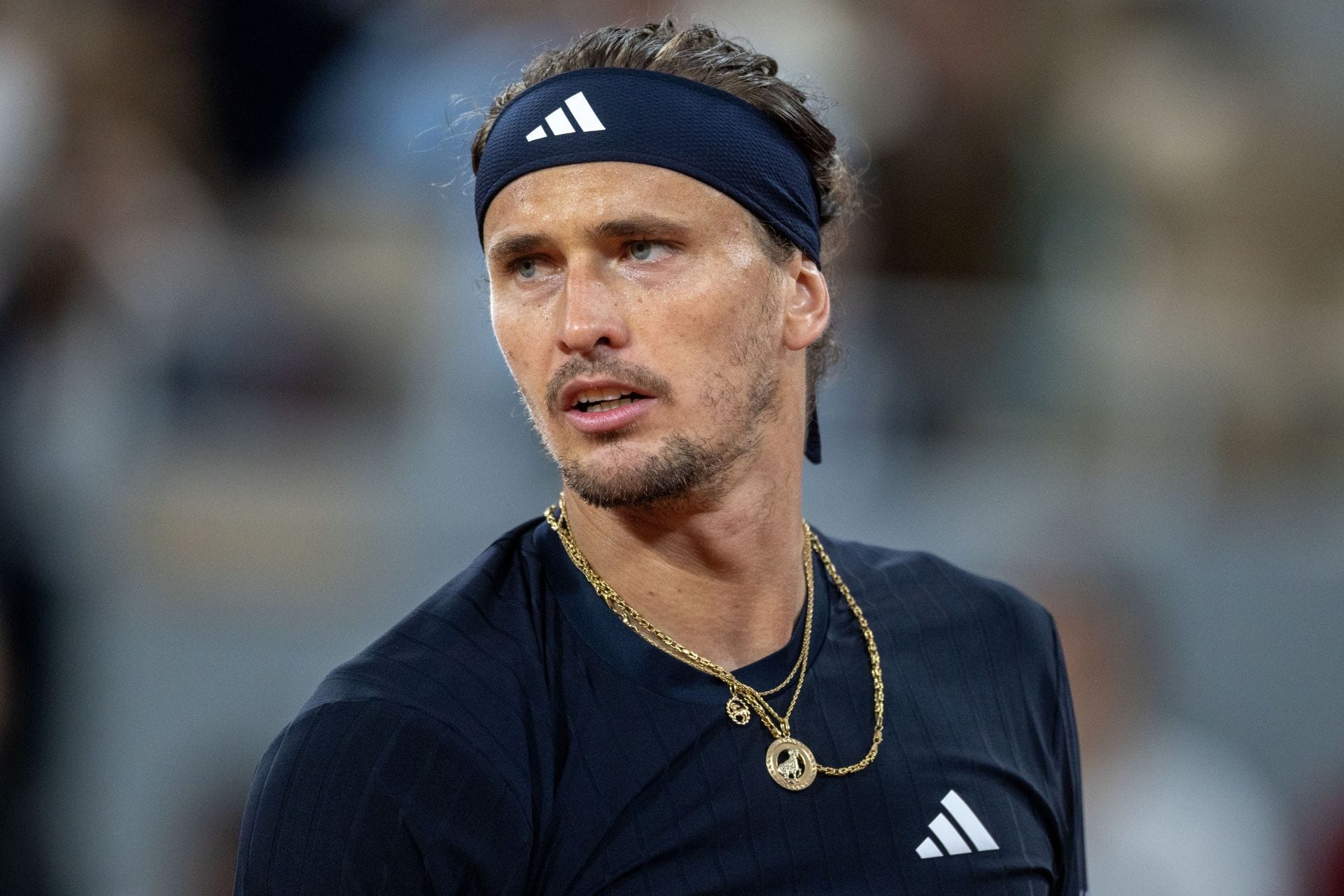"Only person who can beat Alexander Zverev is Zverev" - Fans buzz as German stands 2 wins away from maiden Slam at French Open