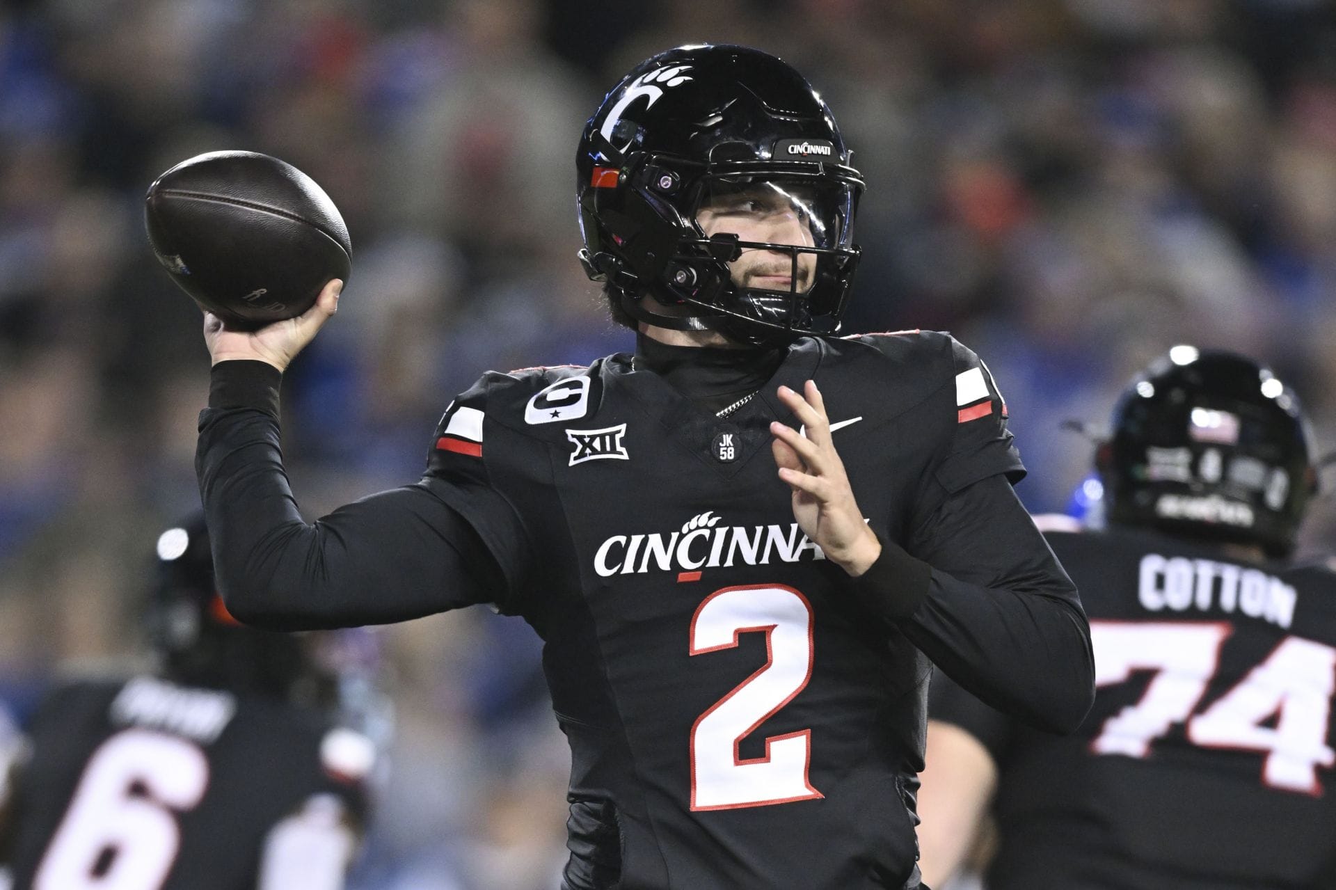 FUTEBOL FACULDADE: Ex-Cincinnati QB Brendan Sorsby - Fonte: Getty