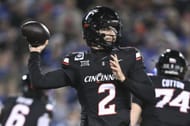 FUTEBOL FACULDADE: Ex-Cincinnati QB Brendan Sorsby - Fonte: Getty