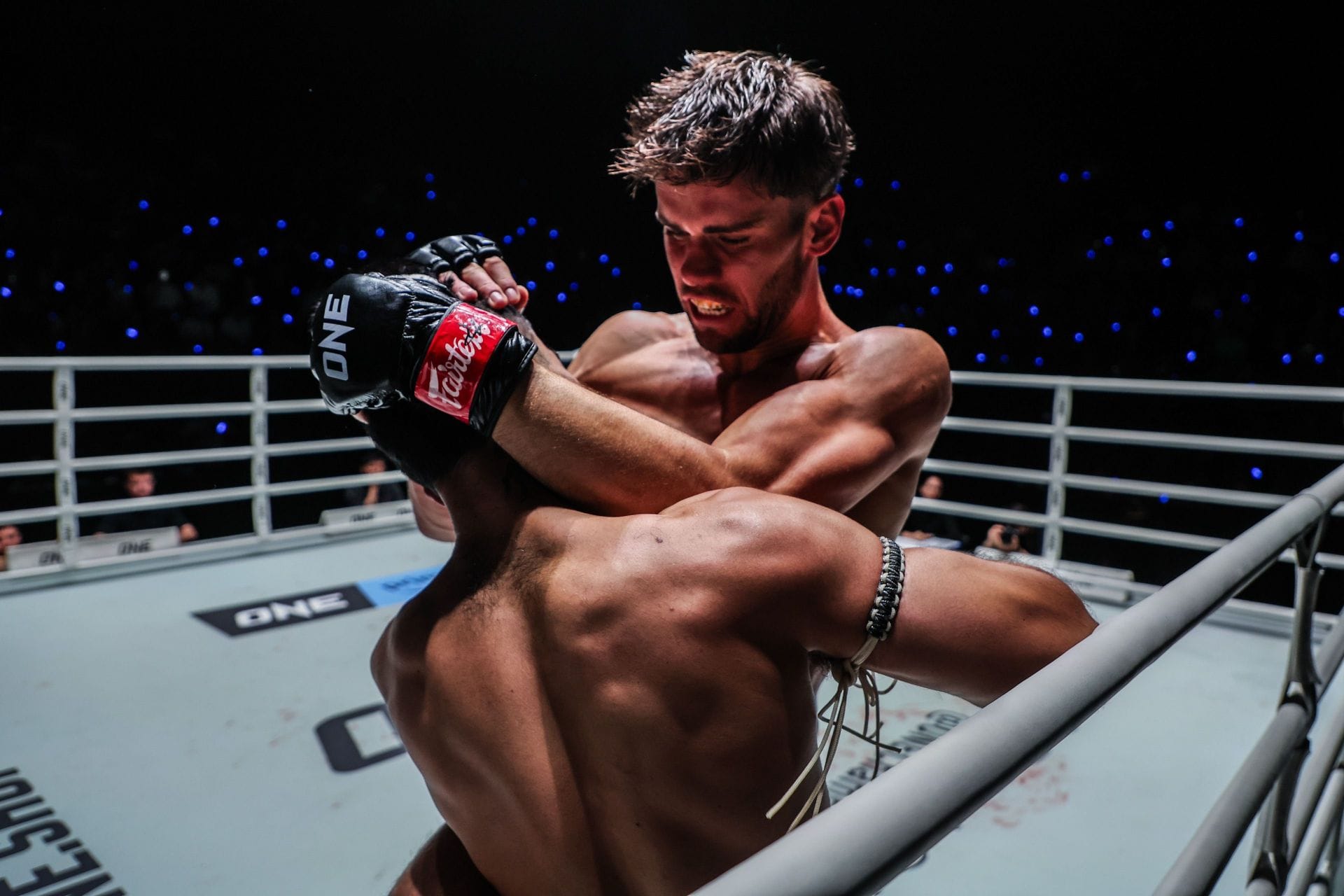 "There are no easy fights" - George Jarvis stresses unpredictable danger of small gloves despite matching up well with Rungrawee 