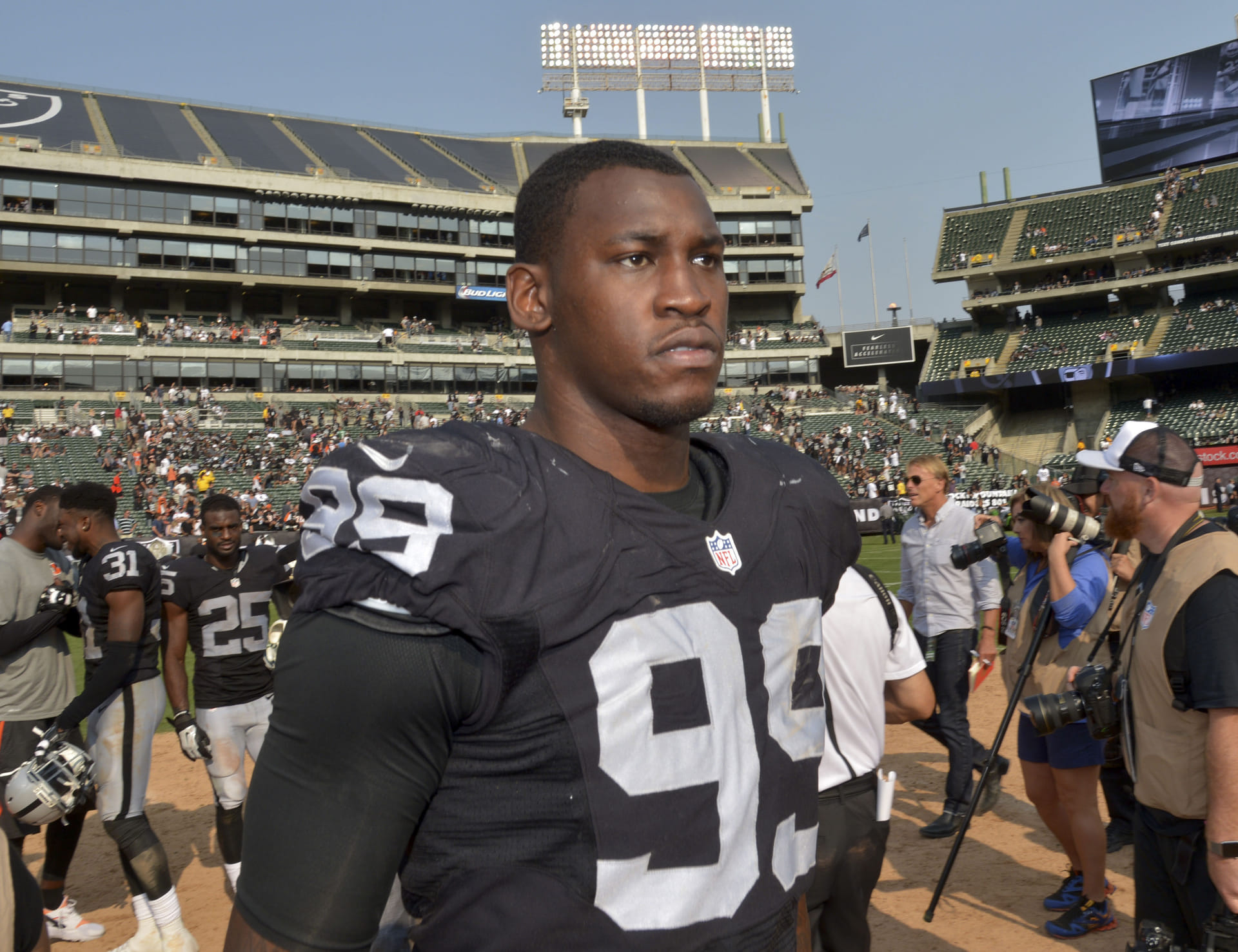 "Makes you wonder what happened": Ex-NFL scout raises suspicion on Aldon Smith's death as ex-49ers LB dies hours after delivering pizzas to charity