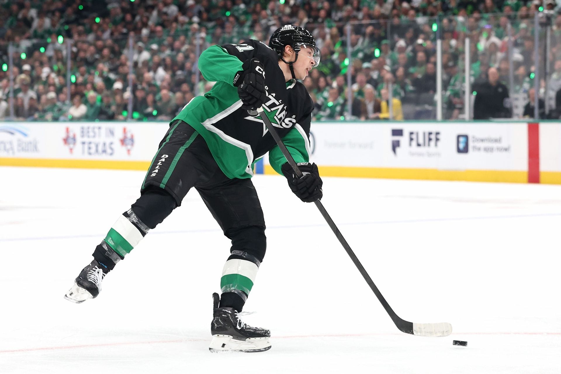 "Nobody wants to play in Seattle": NHL fans react as Jason Robertson reportedly rejects $120,000,000 deal from Kraken