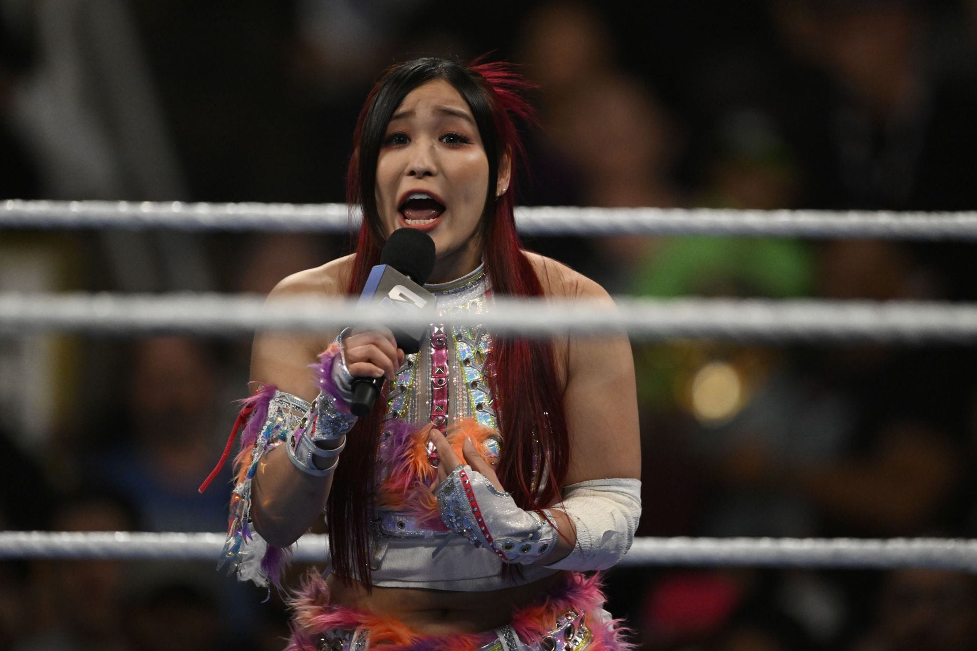 "Call 911" - WWE authority figure panics after Iyo Sky's husband nearly burns current Champion's face
