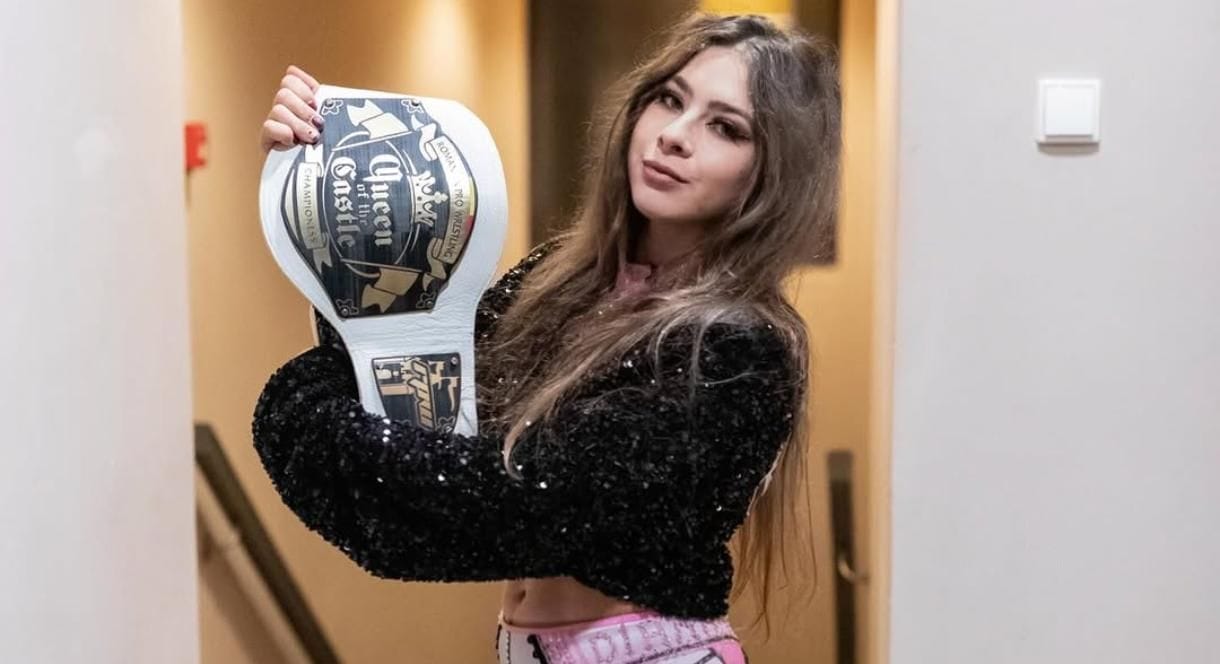 “Picture of a topless girl with my face” - Female star makes big accusation against wrestling promotion