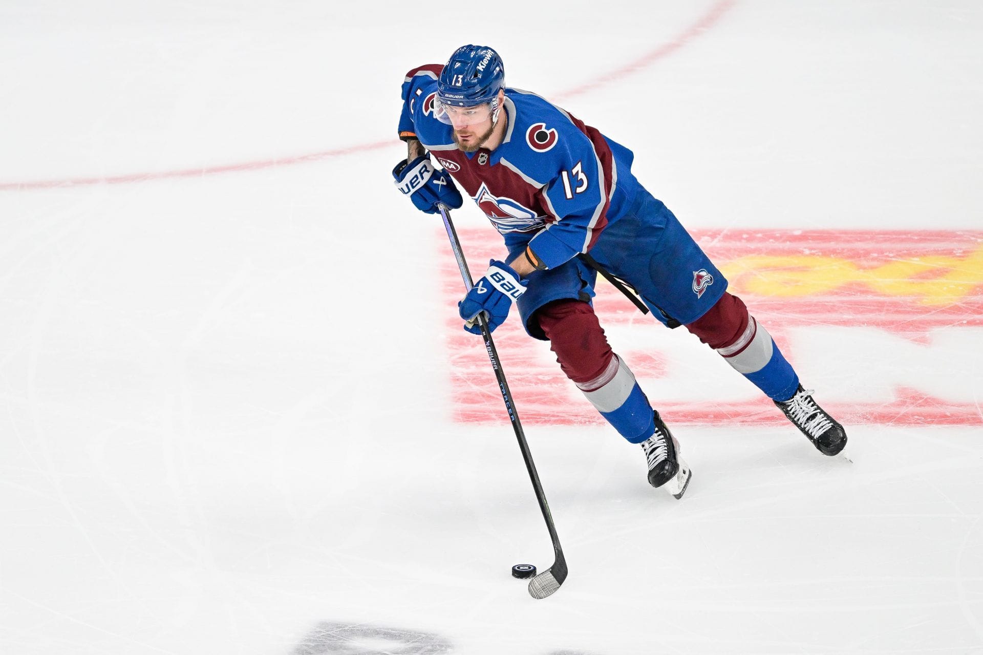 Nichushkin patina com disco - Fonte: Getty