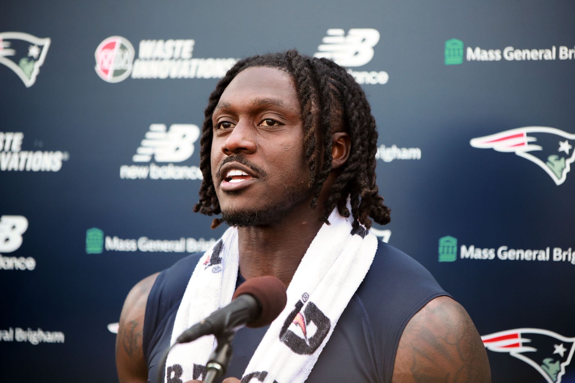“He will have a hammy problem those days”: NFL fans mock A.J. Brown as Patriots set to face Eagles in joint practice