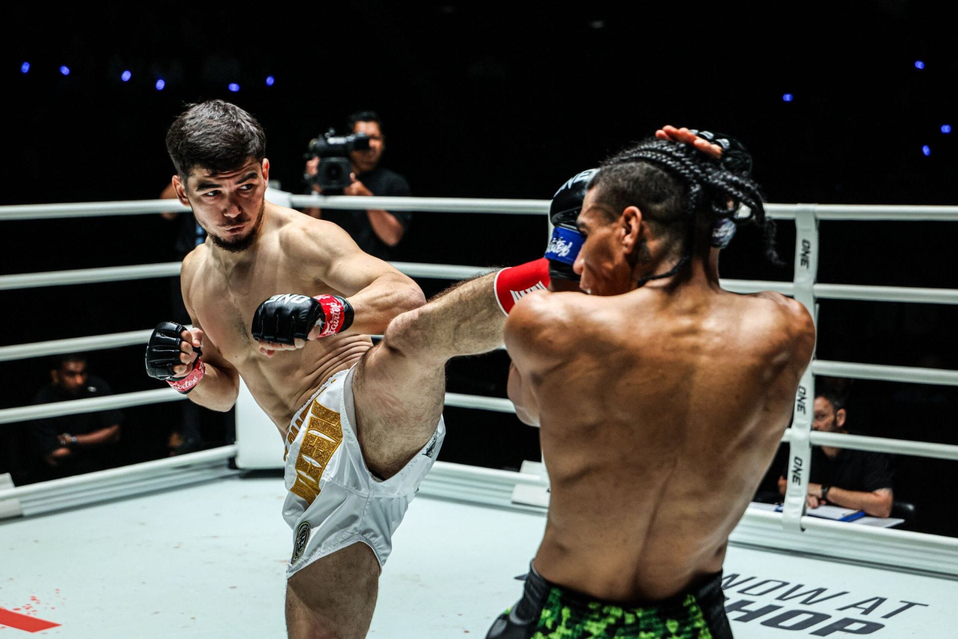 WATCH: Aslamjon Ortikov flaunts his insane kicking arsenal ahead of world title war at The Inner Circle 20