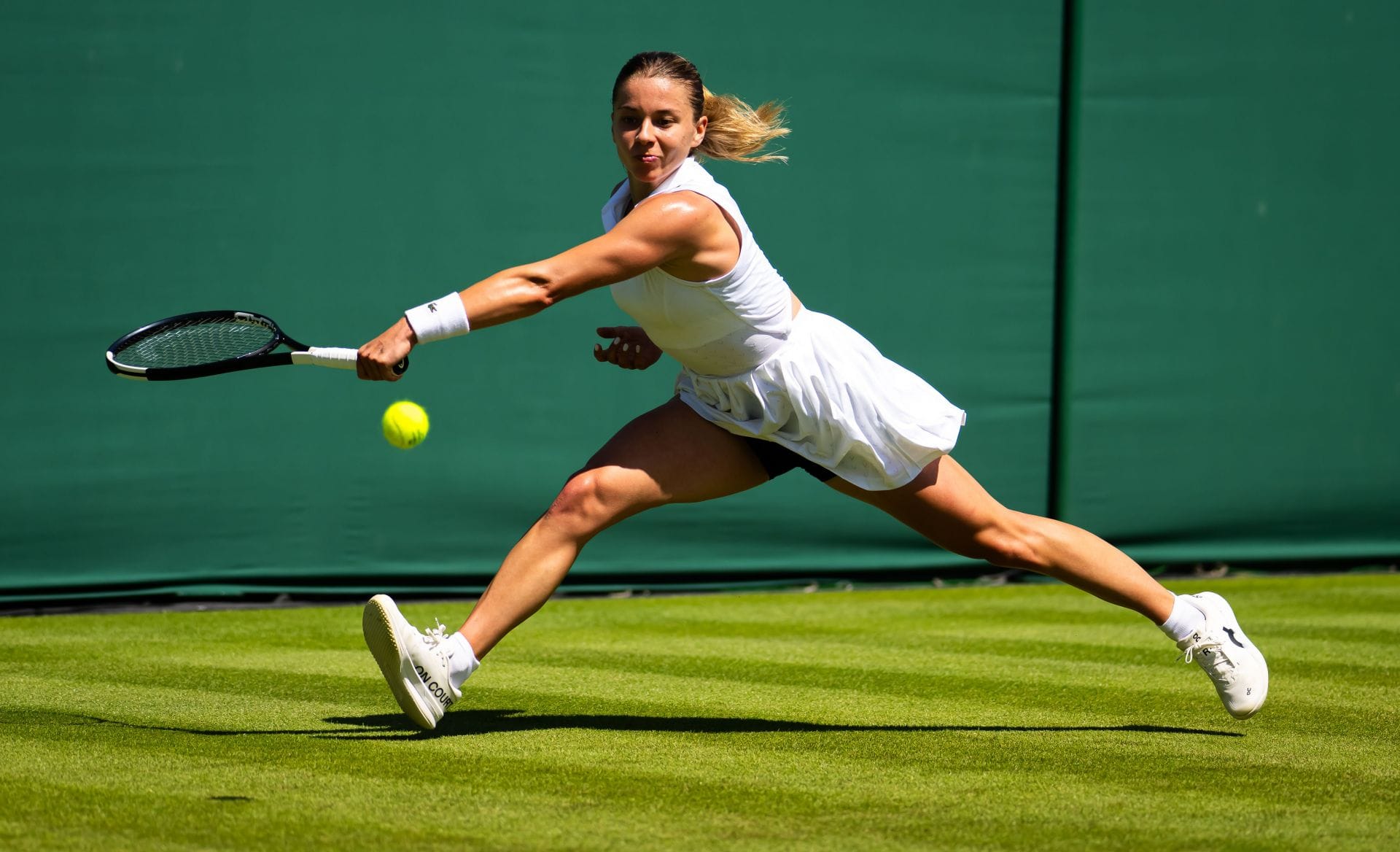 WATCH: Shocking injury scenes as Maja Chwalinska slips on Wimbledon grass, leaves SW19 in tears after crushing 1R loss