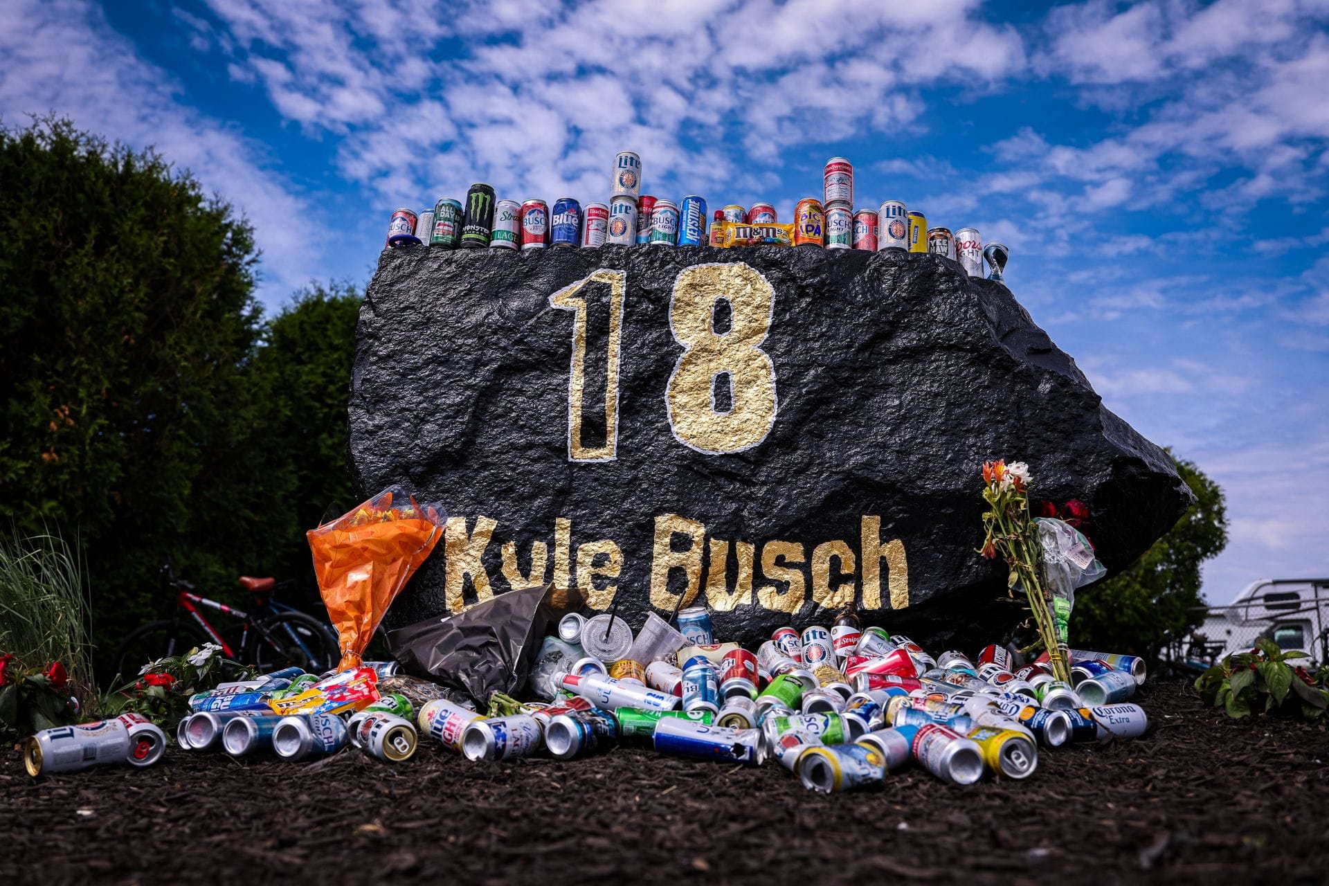 Insider shares a heartbreaking reality of stranded Kyle Busch fans after the death of NASCAR legend: “They’re sort of lost right now”