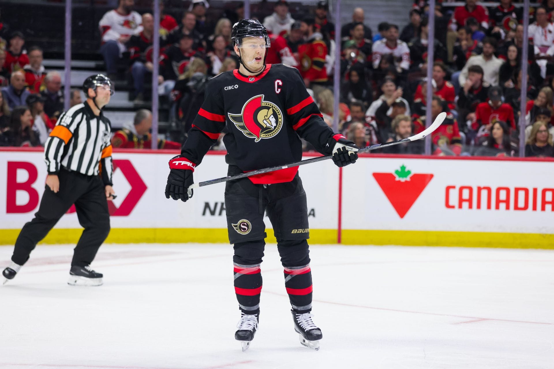 Brady Tkachuk faz uma pausa - Fonte: Getty