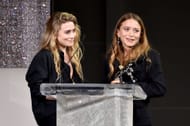 As designers Ashley Olsen e Mary-Kate Olsen recebem o prêmio CFDA Accessories Designer of the Year 2018 durante o CFDA Fashion Awards 2018 - Fonte: Getty