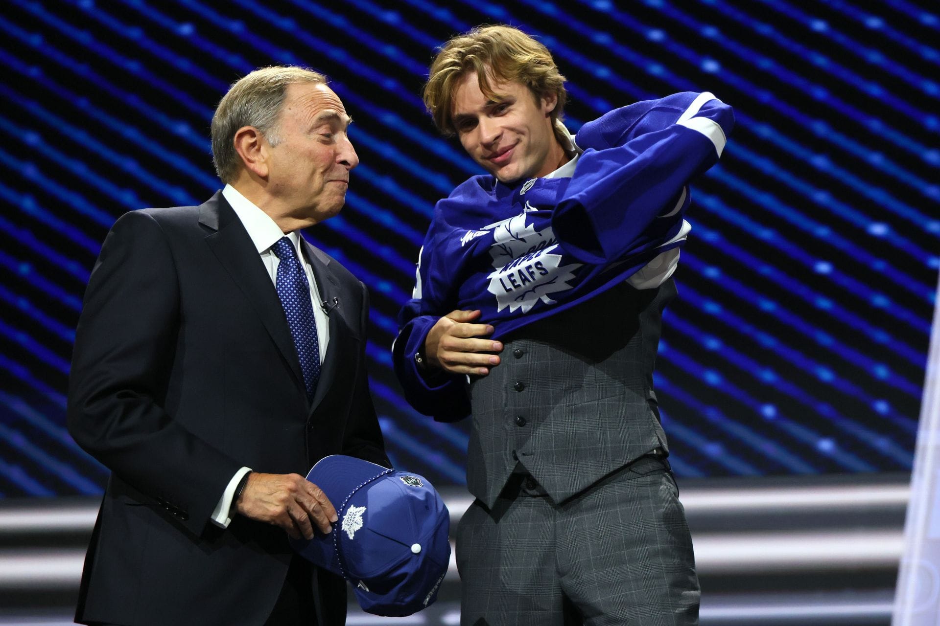 GavinMcKenna foi escolhido como número 1 geral pelos Leafs no Draft da NHL de 2026 - Dia Um - Fonte: Getty