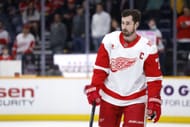 Dylan Larkin em ação durante o aquecimento antes do jogo - Fonte: Getty