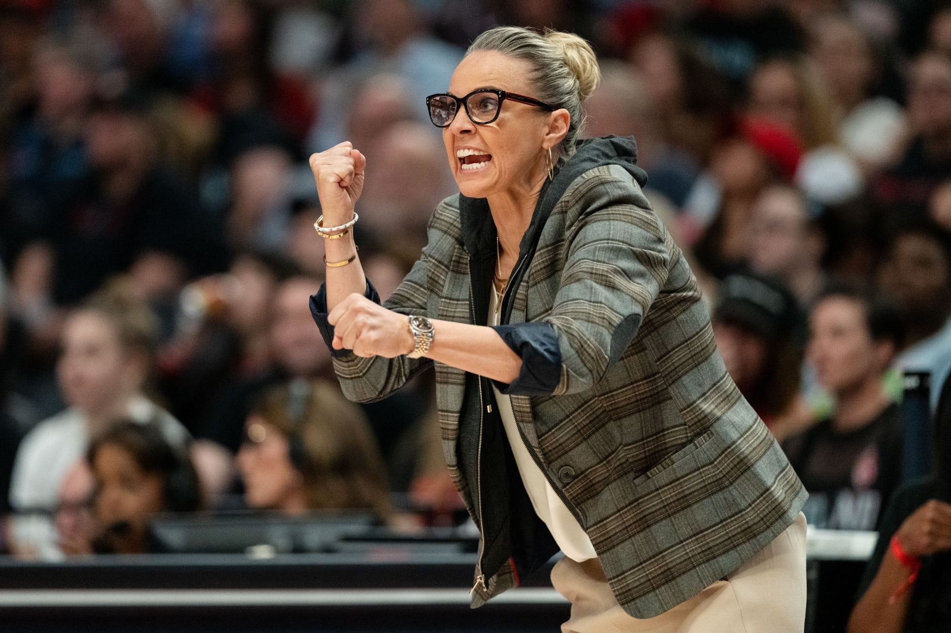 "Rules for Caitlin not for anyone else", "Brunson winning got her vexed" - WNBA Fans Stunned At Becky Hammon’s Meltdown During Aces’ Blowout Loss