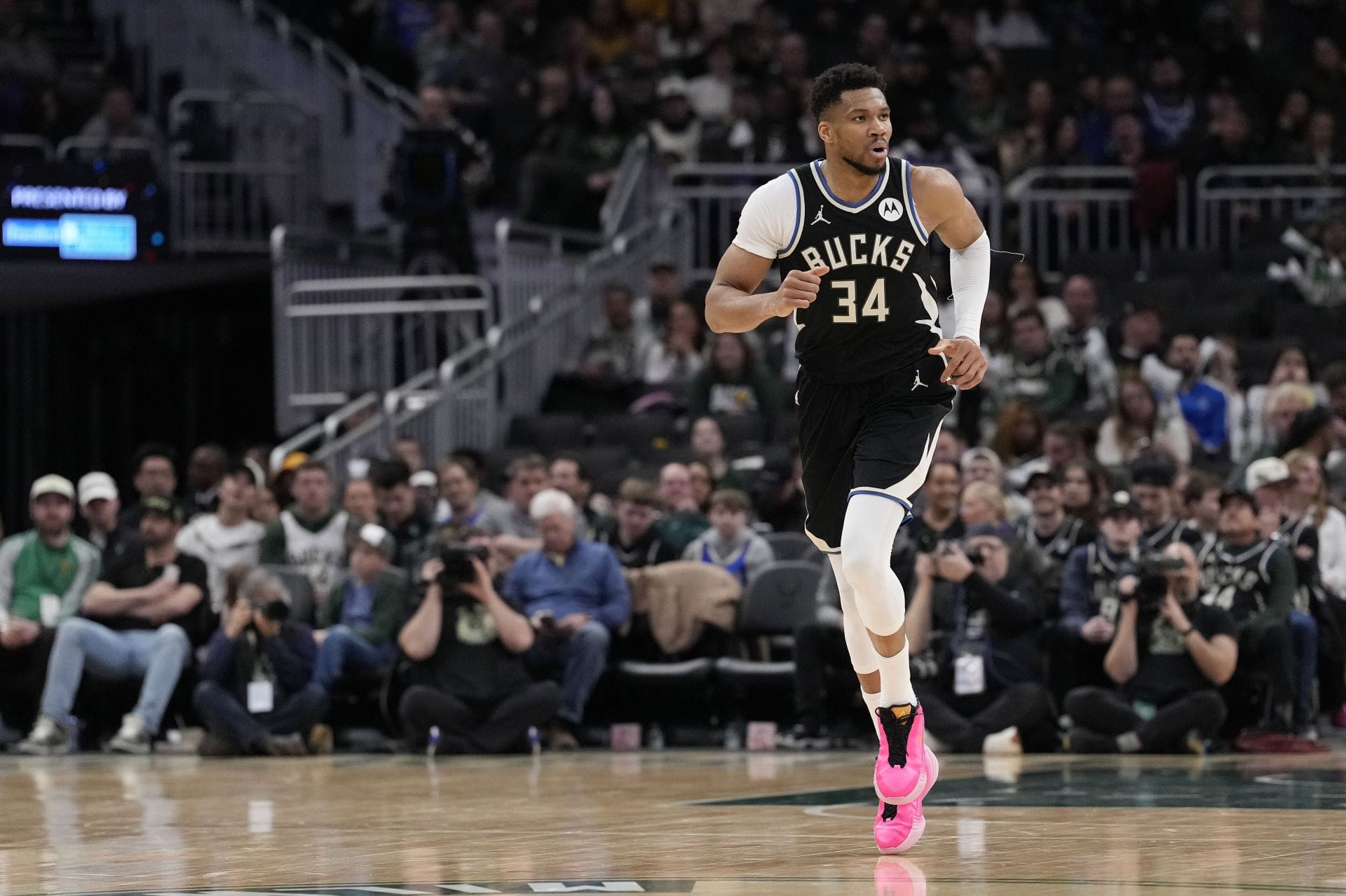 Is Giannis Antetokounmpo Getting Traded Today? Viral Claims Keeping NBA Fans in Absolute Panic