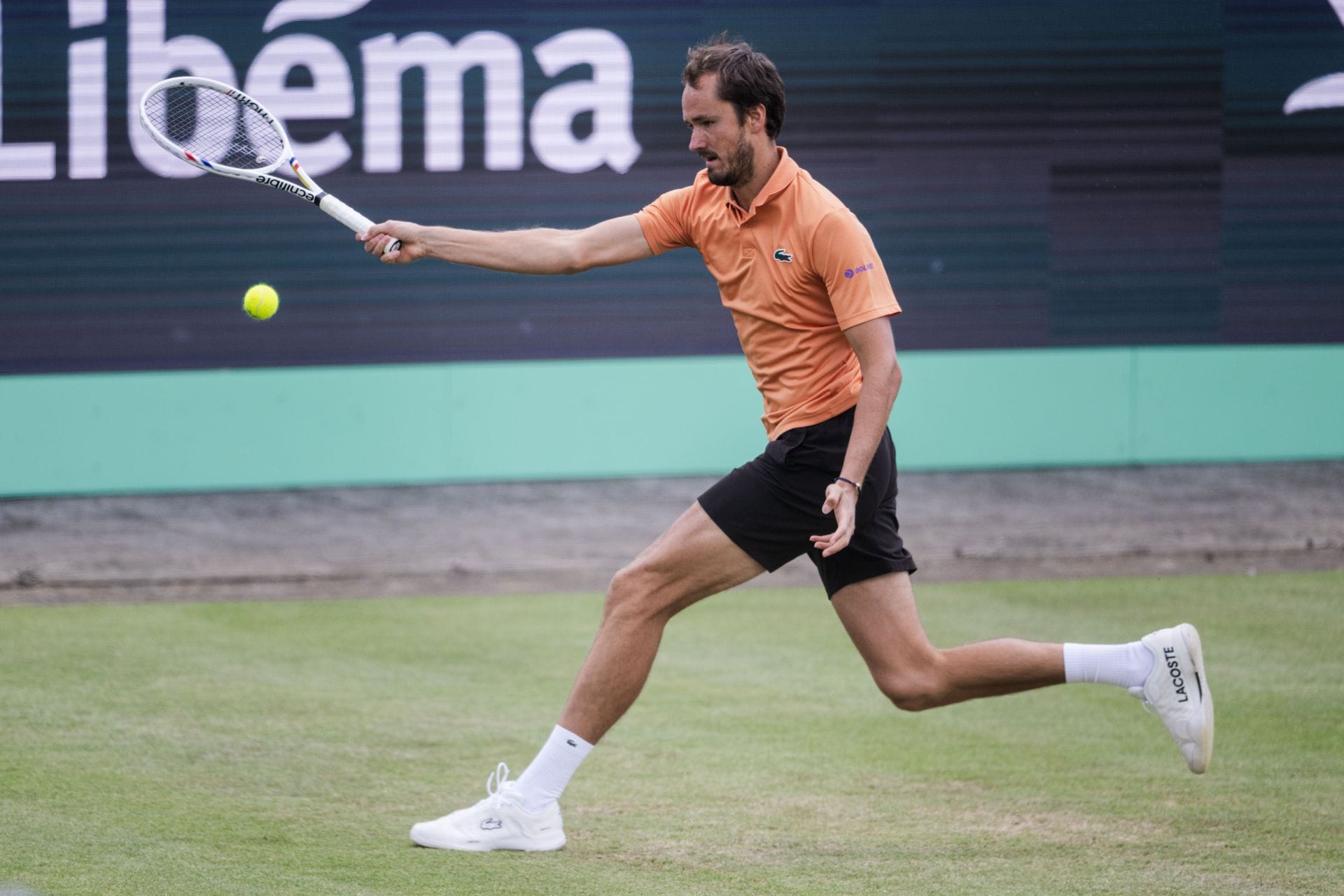 Daniil Medvedev durante o Libema Open em Autotron 's-Hertogenbosch, na Holanda. (Foto de Getty Images)