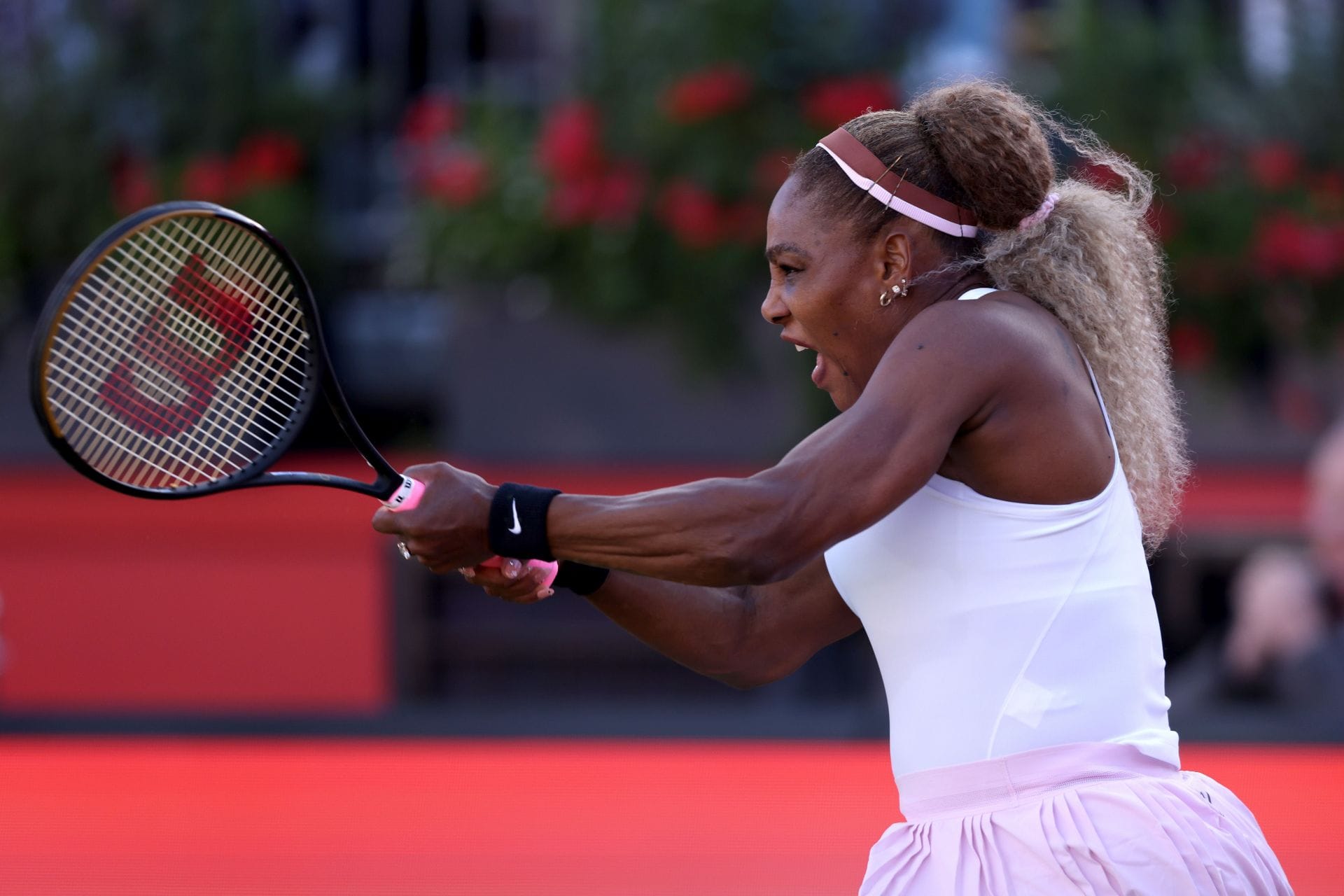 WATCH: Serena Williams hugs husband Alexis Ohanian, daughters Olympia & Adira in emotional moment after Queen's Club opener win