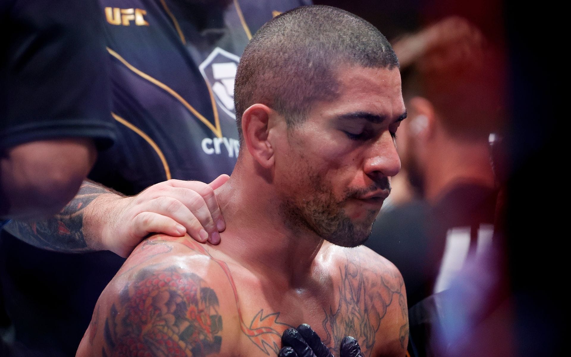 "One of the GOATs" - Middleweight star pens emotional post amid Alex Pereira's UFC Freedom 250 knockout loss