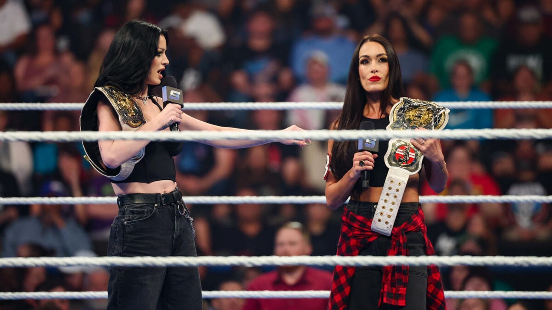 Paige pulls off the unexpected on WWE SmackDown, shocking everyone
