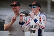 Dale Earnhardt Jr. e Connor Zilisch em Indianápolis. Fonte: Getty