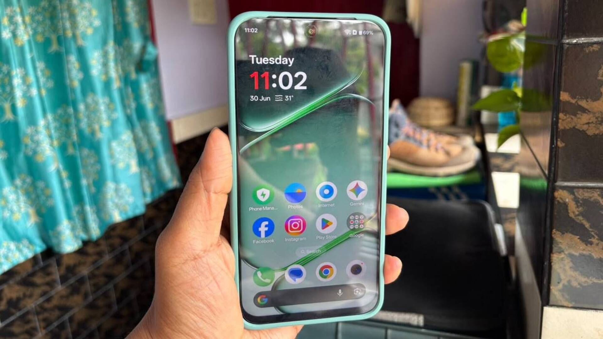 The reflective finish adds some challenge under bright light, although the brightness itself does a fair job (Image via SK Tech || Anindit Sinha)