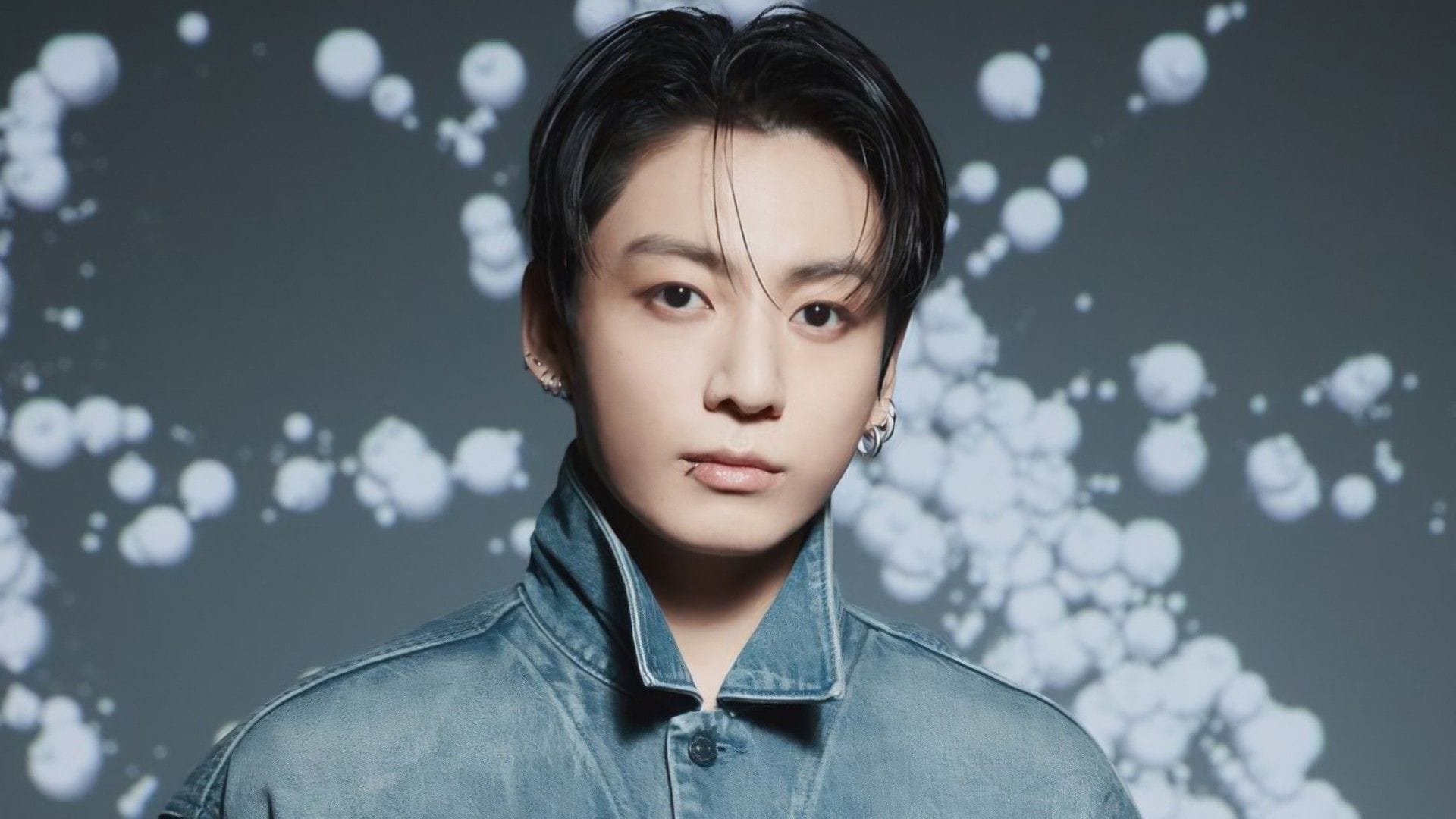 "Don't normalise this" - Fans express concern as clips of fans handing gifts to Jungkook's mother during BTS' Busan concert goes viral
