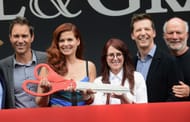 Os atores Eric McCormack, Debra Messing, Megan Mullally, Sean Hayes e o diretor James Burrows no "Vontade e Graça" Cerimônia de corte da fita realizada em 2 de agosto de 2017 em Los Angeles (Fonte: Getty)